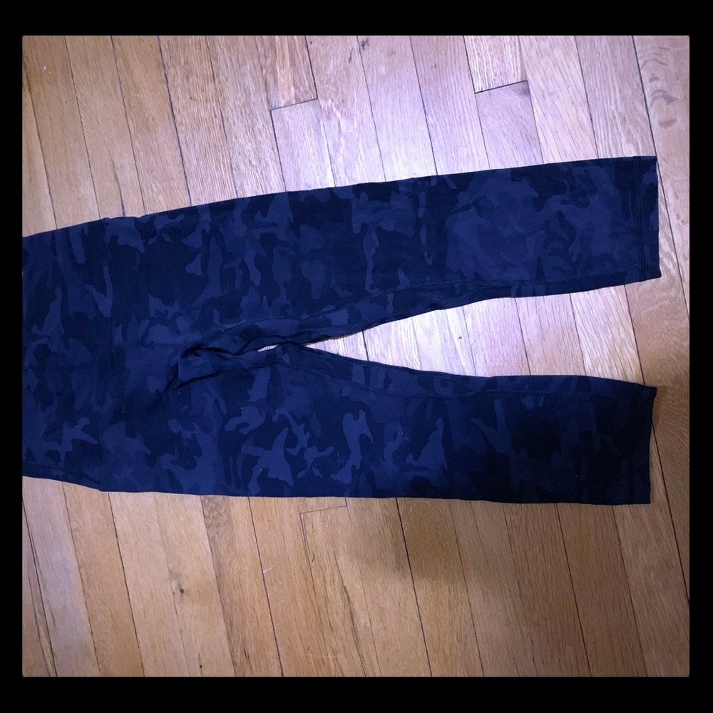 Align crop camo print